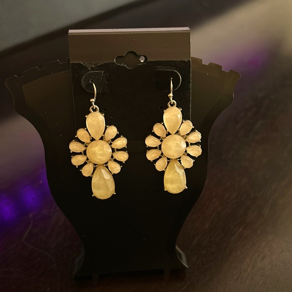 Jewelry - 🫡White & Gold-Tone Metal Dangle-Earrings With Faceted Accents